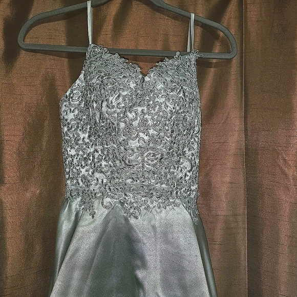 HOMECOMING DRESS - Picture 2 of 3